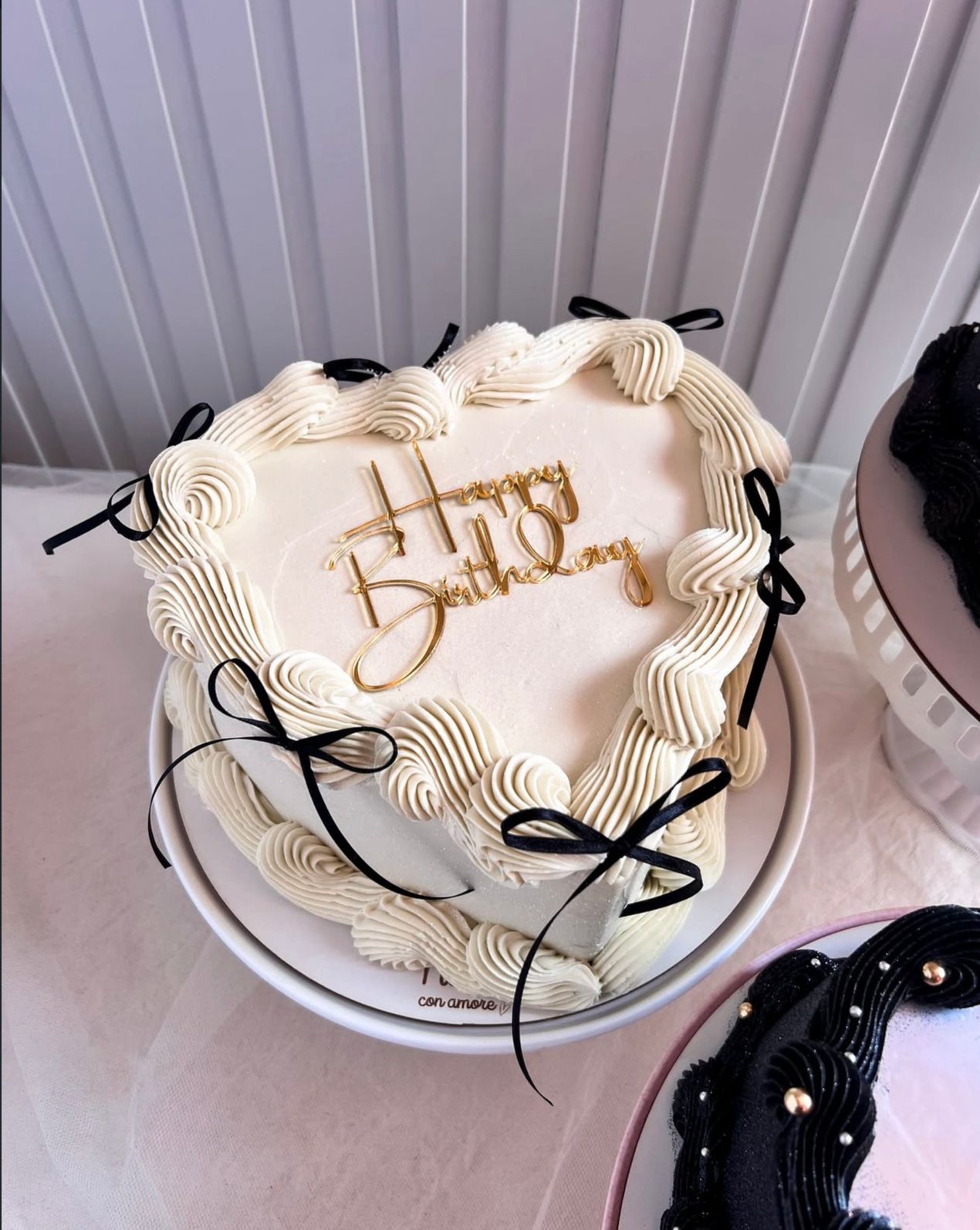 Elegant Heart Cake 🖤✨