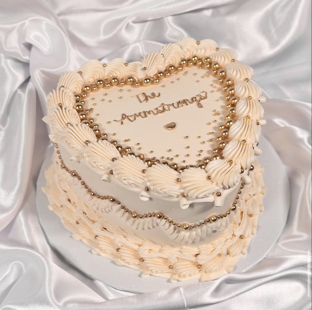Heart-Shaped Vintage Pearl Cake 💕✨