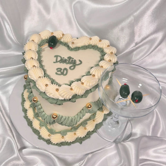 Dirty 30 Heart Cake 💚🥂✨